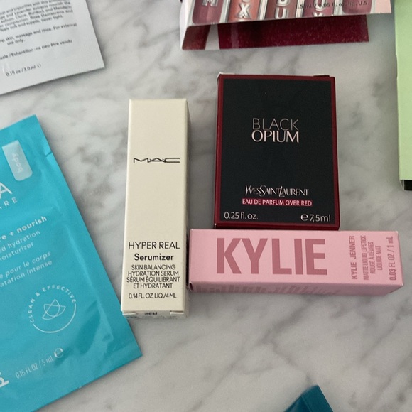 Beauty Sample Bundle with Cosmetic Bag - Picture 3 of 8